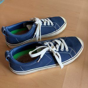 Blue/White Canvas Cariuma